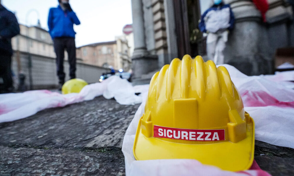 Tragedia Sul Lavoro: Operaio Muore Incastrato In Un Macchinario ...